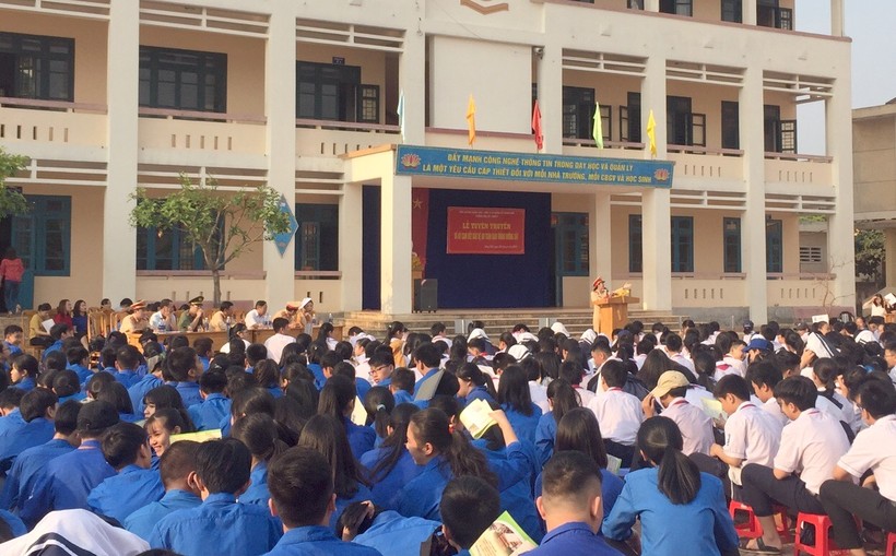 Buổi tuyên truyền ATGT đường sắt cho hơn 1000 học sinh trường THCS số 1 Nam Lý (Đồng Hới - Quảng Bình).