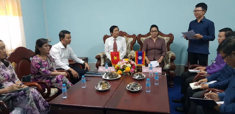 Cuộc gặp gỡ giữa đoàn công tác ngành GD&ĐT tỉnh Quảng Trị và Sở Giáo dục - Thể thao tỉnh Sa Vẳn Na Khệt (Lào).