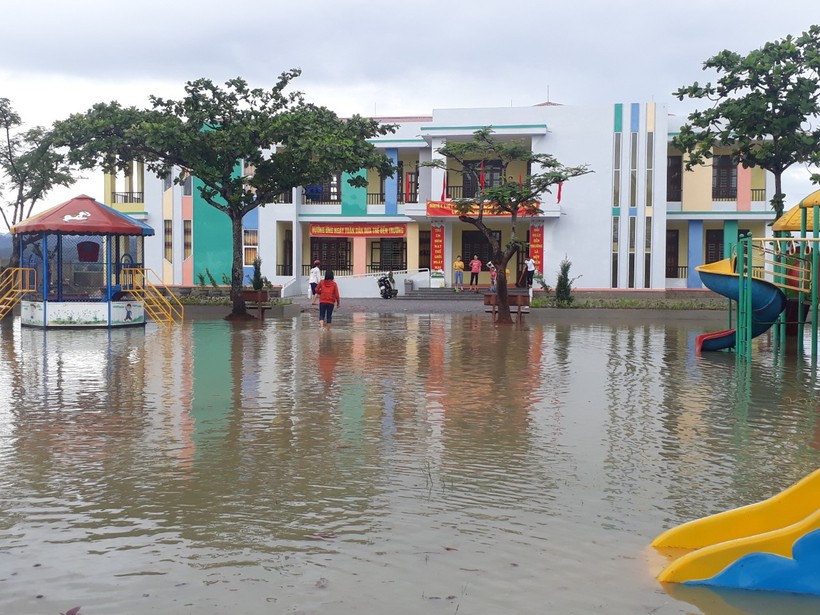 Trường Mầm non An Ninh (Quảng Ninh - Quảng Bình) bị ngập do thời tiết mưa kéo dài trong mấy ngày qua.