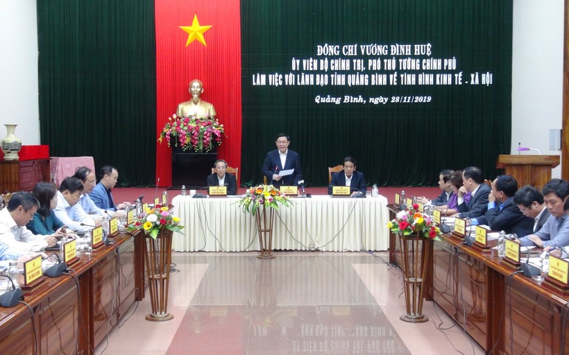 Đồng chí Vương Đình Huệ, Phó Thủ tướng Chính phủ và đoàn công tác của Chính phủ, làm việc với lãnh đạo tỉnh Quảng Bình về tình hình kinh tế- xã hội năm 2019.