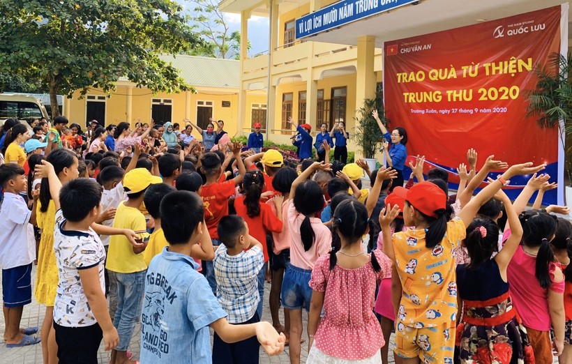 Tết Trung thu mang nhiều niềm vui, hạnh phúc của các em học sinh vùng khó khăn của xã Trường Xuân (Quảng Ninh - Quảng Bình).