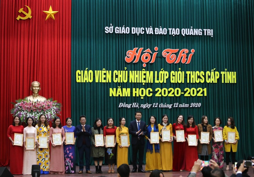 Giáo viên đạt giải tại hội thi "Giáo viên chủ nhiệm lớp giỏi THCS cấp tỉnh năm học 2020-2021 của Quảng Trị.
