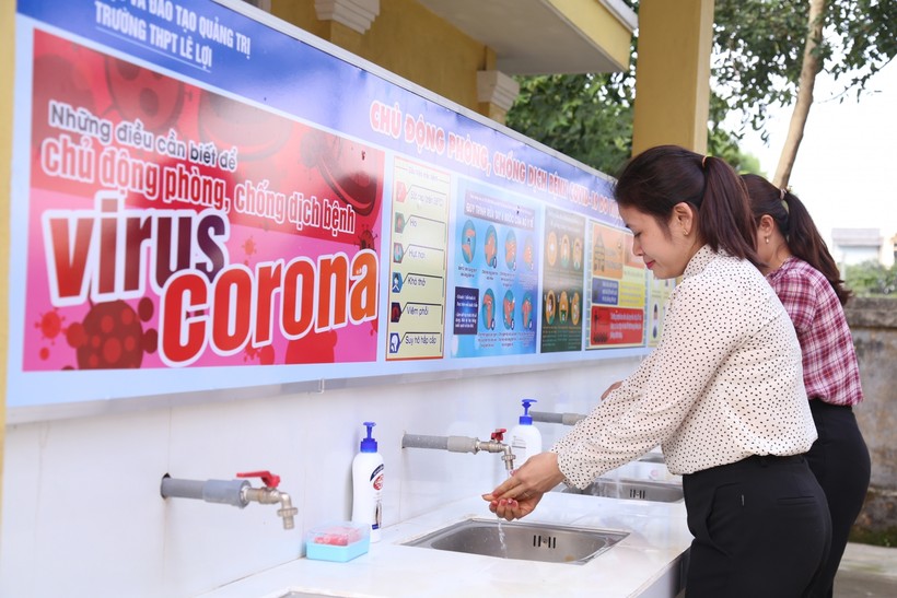 Hệ thống rửa tay bằng xà phòng và tuyên truyền mối nguy hiểm của dịch bệnh Covid - 19 trong trường học tại tỉnh Quảng Trị