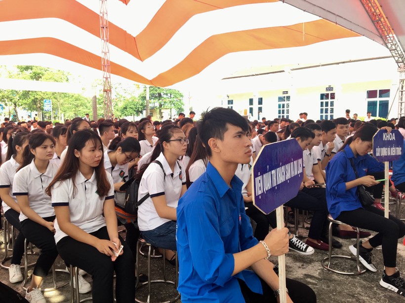 Các tân sinh viên K12 trong lễ khai giảng năm học 2019-2020