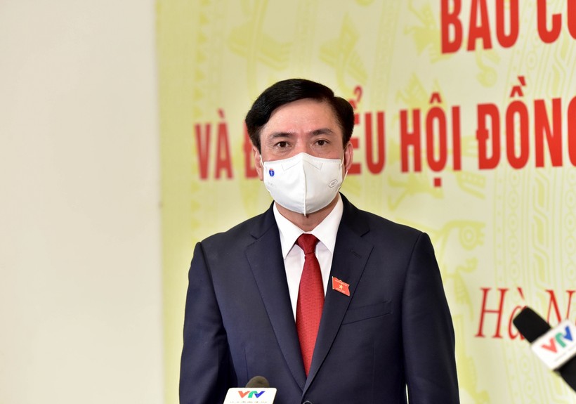 Ông Bùi Văn Cường thông tin tới báo chí về tình hình bầu cử.