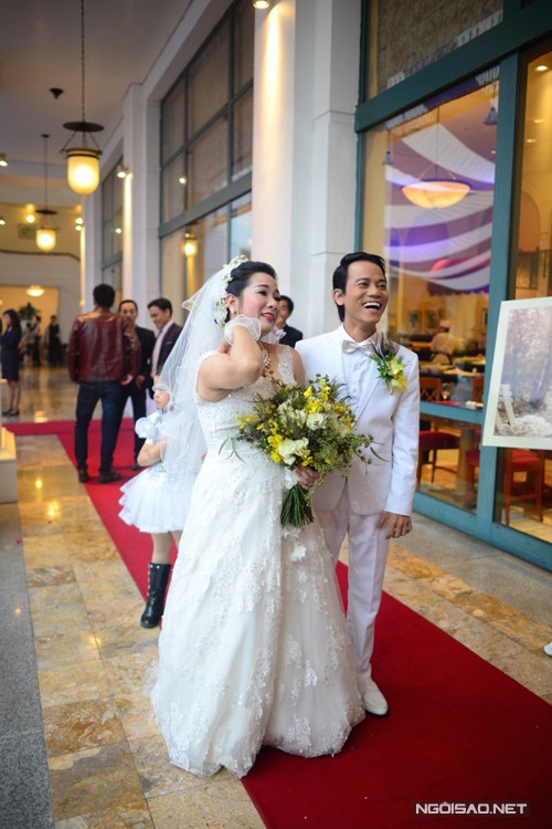 Vợ chồng Thanh Thanh Hiền - Chế Phong tỏ tình bằng âm nhạc trong hôn lễ