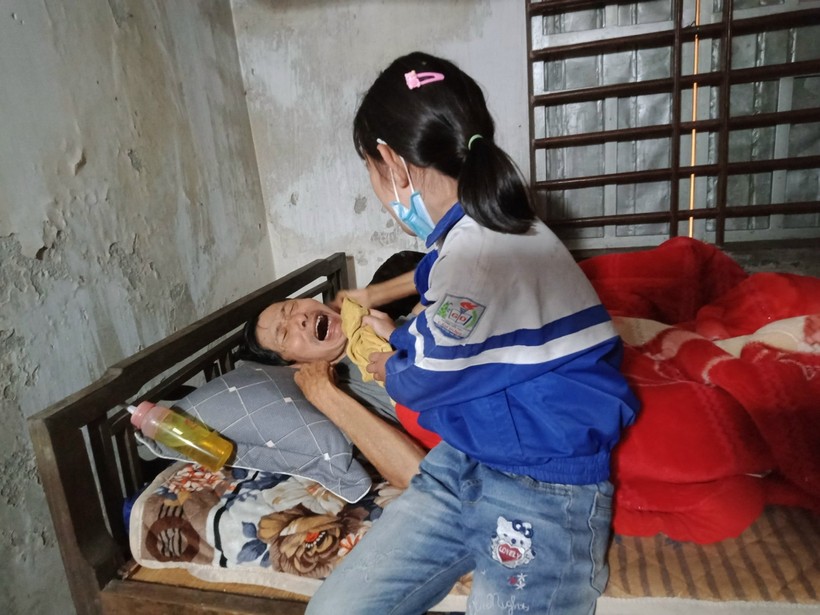 Hà Tĩnh: Trao gần 15 triệu đồng cho gia đình người phụ nữ xấu số