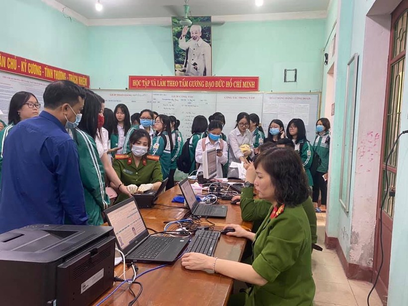 Hà Tĩnh: Lập tổ lưu động đến tận trường làm thẻ căn cước công dân cho học sinh