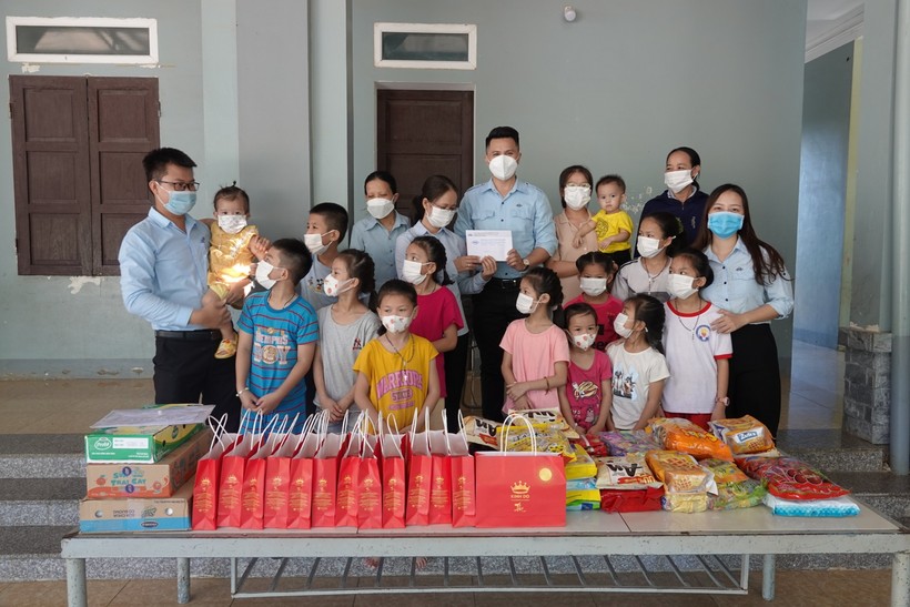 Formosa Hà Tĩnh trao 120 suất quà trung thu cho trẻ em mồ côi