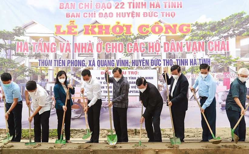 Khởi công xây dựng nhà ở cho các hộ dân xóm vạn chài Tiền Phong