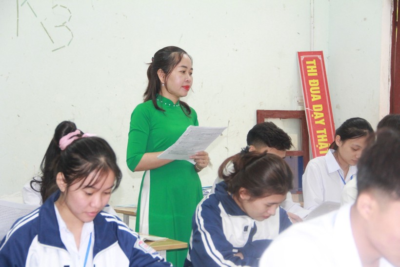 Một tiết ôn tập của học sinh 12, Trường THCS-THPT DTNT Hà Tĩnh