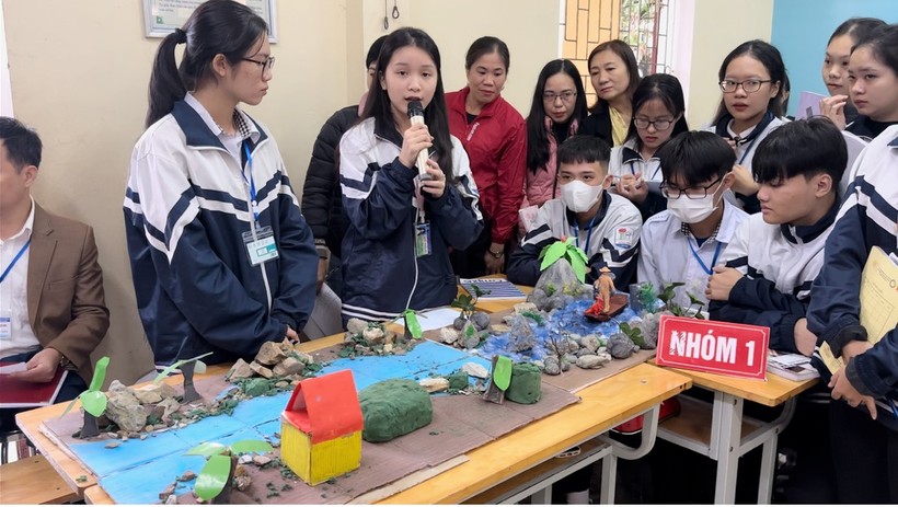 Học sinh trường THPT Hồng Lĩnh hào hứng học Ngữ văn theo định hướng giáo dục STEM.