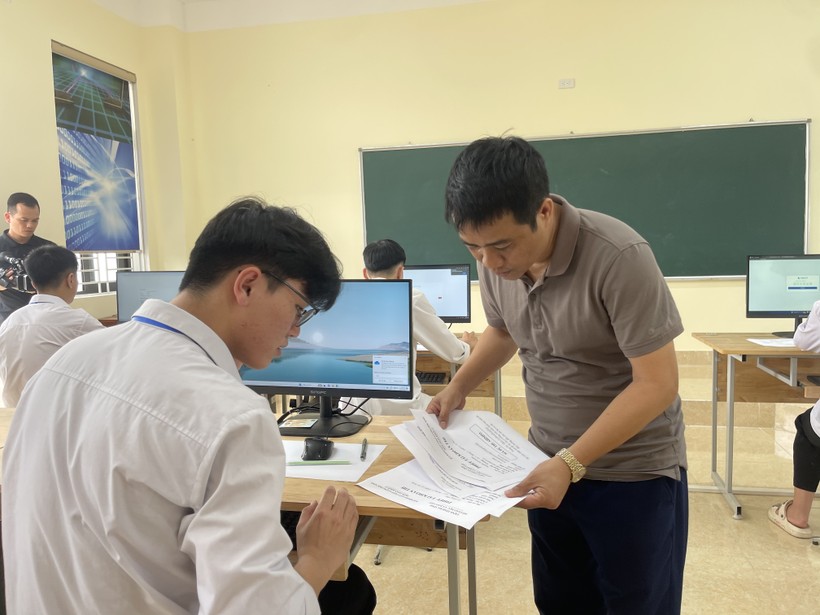 Ngoài môn Tin học thi theo hình thức lập trình trên máy vi tính, các môn khác tại kỳ thi sẽ trình bày trên giấy.