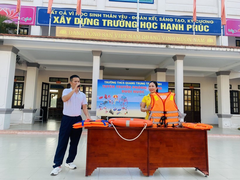Tuyên truyền phòng chống đuối nước tại Trường THCS Quang Trung (TP Hà Tĩnh).