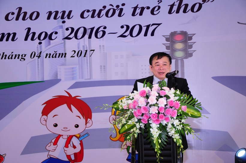 Thứ trưởng Bộ GD&ĐT Bùi Văn Ga phát biểu tại lễ trao giải