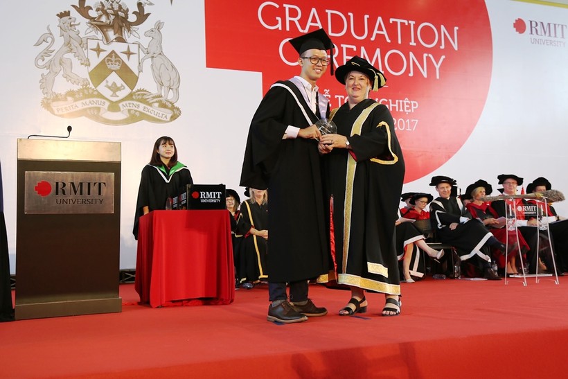 Sinh viên Mai Đức Hiếu dành giải Sinh viên Xuất sắc danh giá của Đại học RMIT Việt Nam