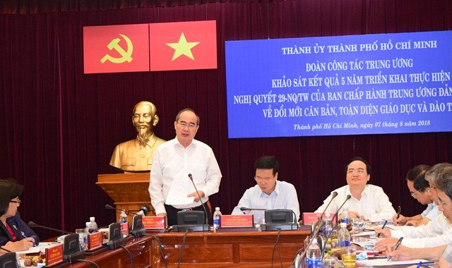 Bí thư Thành ủy TPHCM Nguyễn Thiện Nhân phát biểu, nêu ý kiến tại buổi làm việc