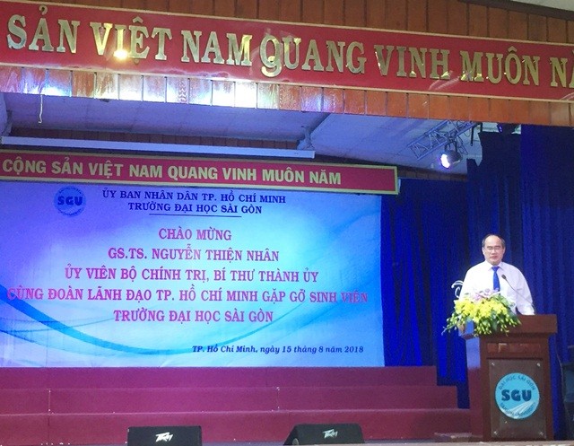 Bí thư Thành ủy TPHCM phát biểu, chia sẻ với sinh viên Trường ĐH Sài Gòn