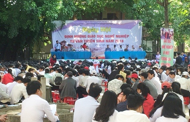 "Ngày hội định hướng giáo dục nghề nghiệp- Tư vấn tuyển sinh năm 2018” của tỉnh Quảng Ngãi thu hút đông đảo học sinh tham gia