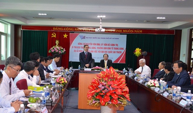 Đồng chí Nguyễn Văn Bình phát biểu tại buổi làm việc với Đại học Quốc gia TPHCM