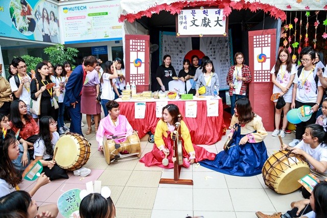 Các bạn sinh viên ngành tiếng Hàn đã tạo ra một sân chơi giao lưu văn hóa đúng nghĩa với nhiều nét đặc sắc
