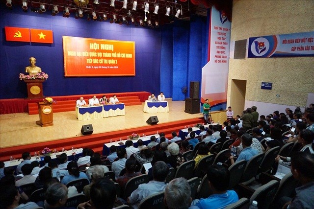 Quang cảnh buổi tiếp xúc cử tri quận 2 sáng ngày 20/10 của Đoàn đại biểu Quốc hội TPHCM.