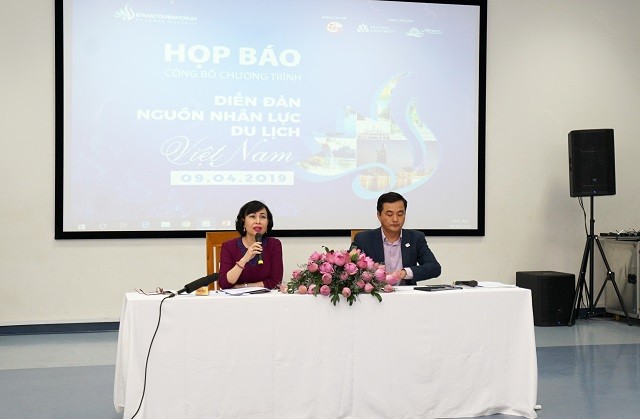 GS.TS Mai Hồng Quỳ- Hiệu trưởng trường ĐH Hoa Sen thông tin về công tác tổ chức Diễn đàn Nguồn nhân lực Du lịch Việt Nam 2019 với phóng viên tại buổi họp báo