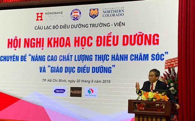 PGS.TS Hồ Thanh Phong-Hiệu trưởng HIU phát biểu khai mạc hội nghị 