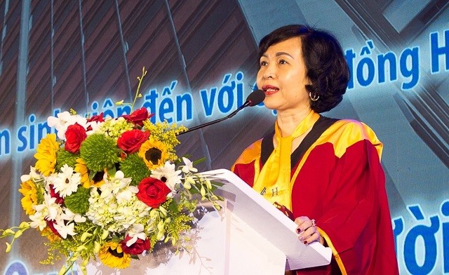  NGƯT.GS Mai Hồng Quỳ- Hiệu trưởng HSU phát biểu tại lễ khai giảng