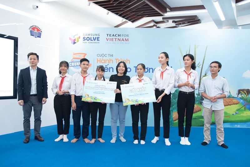 Nhóm C3T3 giành giải Nhất cuộc thi Solve For Tomorrow 2019 