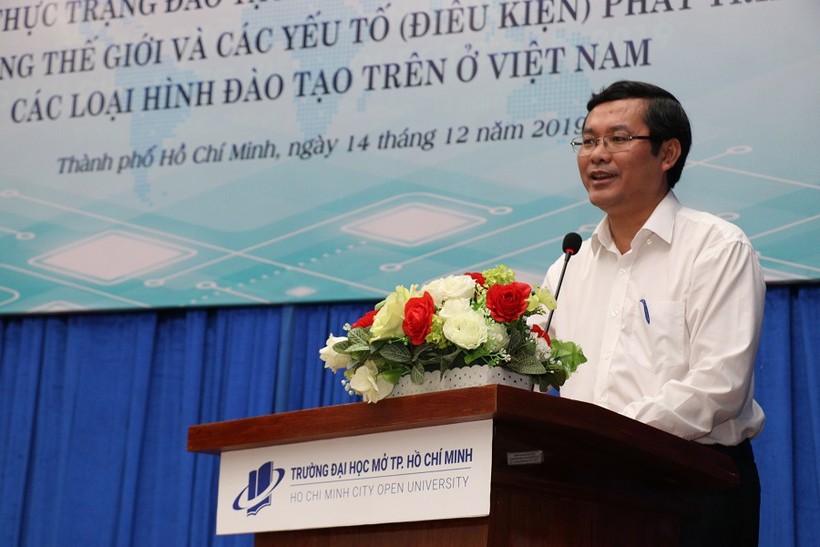 Thứ trưởng Bộ GD&ĐT Nguyễn Văn Phúc phát biểu tại hội thảo