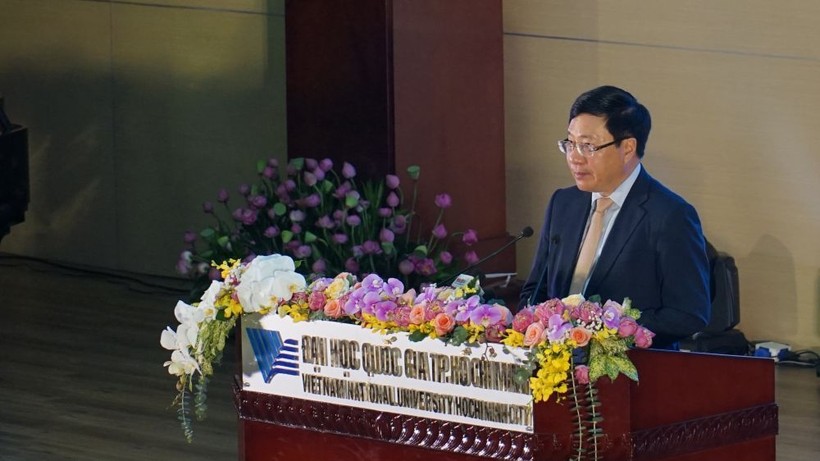 Phó Thủ tướng Chính Phủ, Bộ trưởng Bộ Ngoại giao Phạm Bình Minh phát biểu tại lễ khai giảng