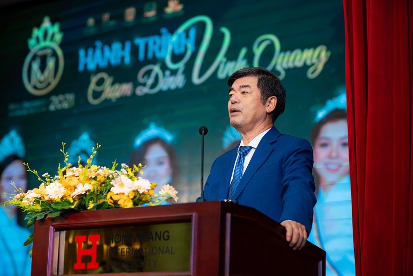 PGS.TS Thái Bá Cần – Phó TGĐ Tập đoàn Giáo dục Nguyễn Hoàng phát biểu tại họp báo.