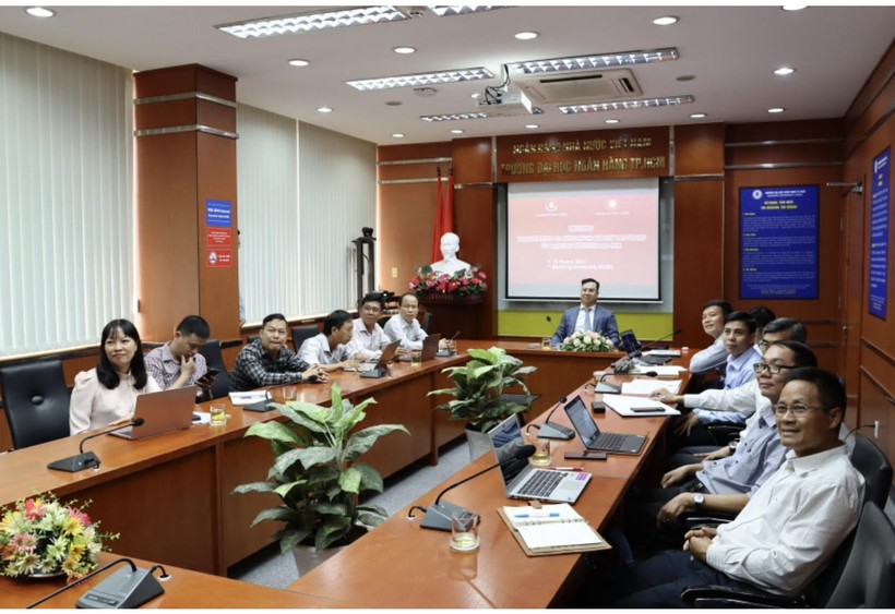 Quang cảnh buổi làm việc giữa BUH và Học viện Ngân hàng Lào