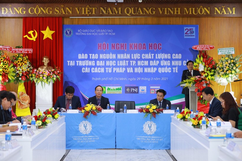 PGS.TS Trần Hoàng Hải - Quyền Hiệu trưởng Trường ĐH Luật TPHCM phát biểu khai mạc hội thảo.