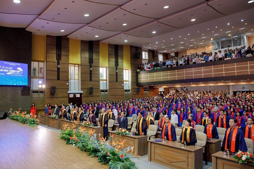 Quang cảnh buổi lễ tốt nghiệp của sinh viên UEH