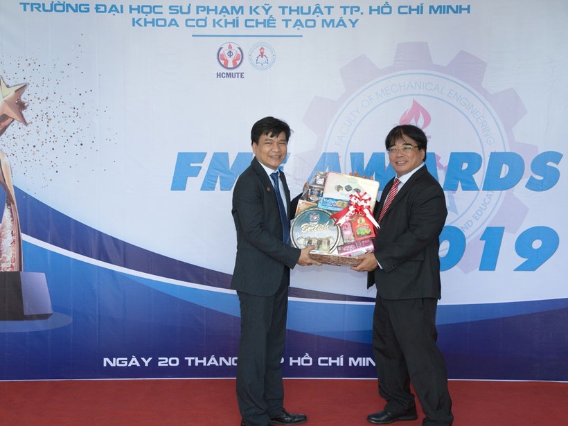 PGS.TS Nguyễn Trường Thịnh (trái) không được Bộ GD&ĐT công nhận là Hiệu trưởng Trường ĐH SPKT TPHCM