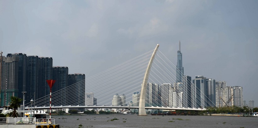 Cầu Thủ Thiêm 2 nhìn từ hướng công viên Bạch Đằng, Quận 1, TP Hồ Chí Minh.