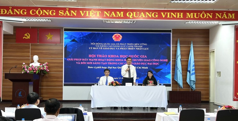 Thứ trưởng Bộ GD&ĐT Nguyễn Văn Phúc phát biểu tại hội nghị. 