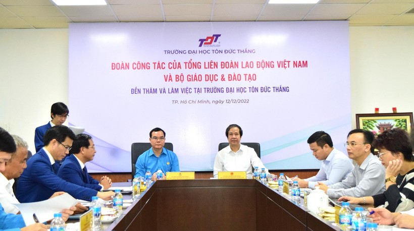 Bộ trưởng Bộ GD&ĐT Nguyễn Kim Sơn chủ trì buổi làm việc cùng Tổng Liên đoàn Lao động Việt Nam.