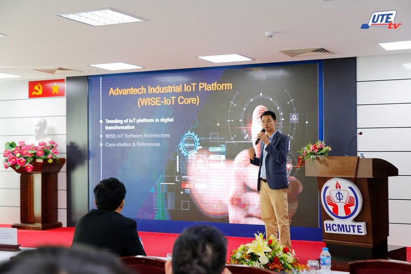 Đại diện Advantech Việt Nam giới thiệu về cuộc thi và thành tựu của AIoT InnoWorks.