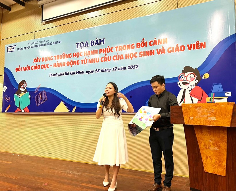 Cô Nguyễn Thị Hoa, Phó hiệu trưởng hệ thống Trường liên cấp Chu Văn An, Quảng Bình chia sẻ về trường học hạnh phúc.