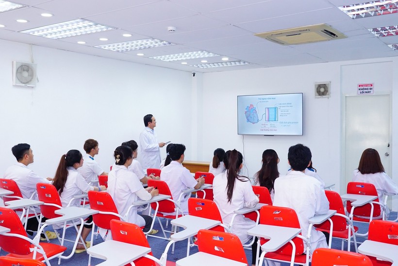 Sinh viên Trường Cao đẳng Đại Việt Sài Gòn học tập trong phòng ốc hiện đại, khang trang. 