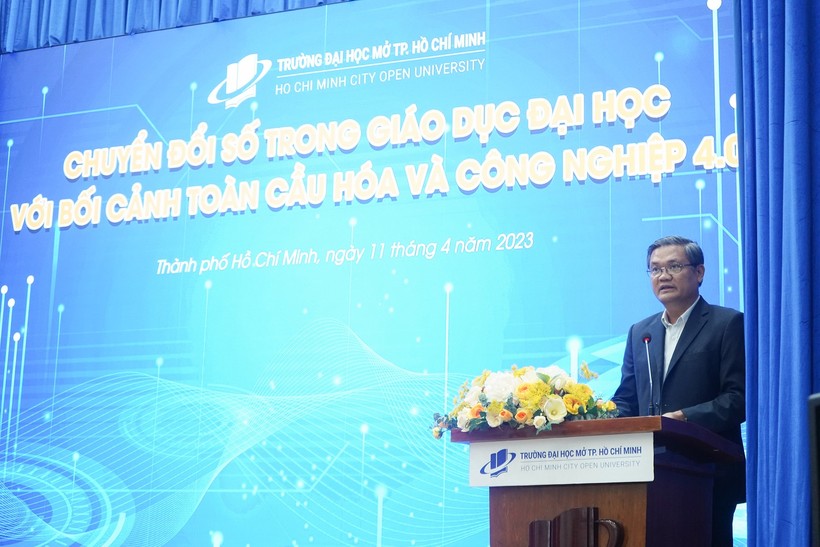 GS Nguyễn Minh Hà, Hiệu trưởng Trường ĐH Mở TPHCM phát biểu tại hội thảo.