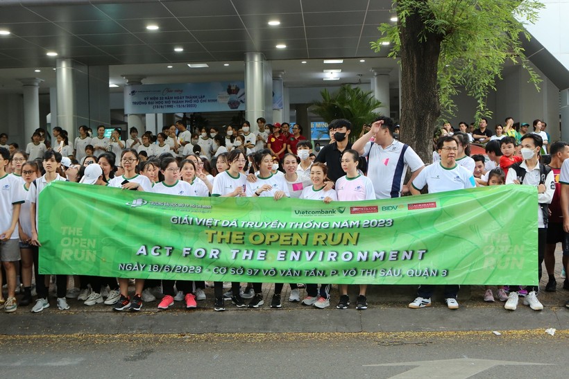 Giải Việt dã học sinh, sinh viên mở rộng năm 2023 của Trường ĐH Mở TPHCM thu hút hơn 2500 vận động viên.