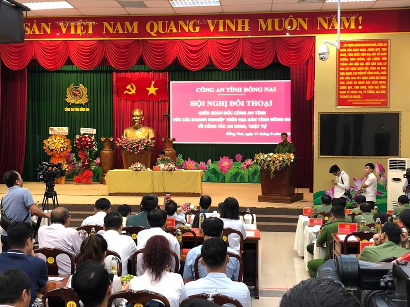 Quang cảnh buổi đối thoại giữa lãnh đạo Công an tỉnh Đồng Nai và doanh nghiệp.