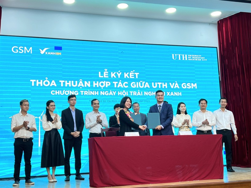 Trường ĐH GTVT TPHCM và công ty GSM ký kết hợp tác cùng nhau.