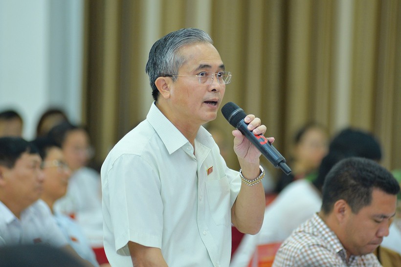 Ông Lê Ngọc Hoa – Phó Chủ tịch UBND tỉnh Nghệ An phát biểu tại nghị trường. Ảnh: Báo Nghệ An
