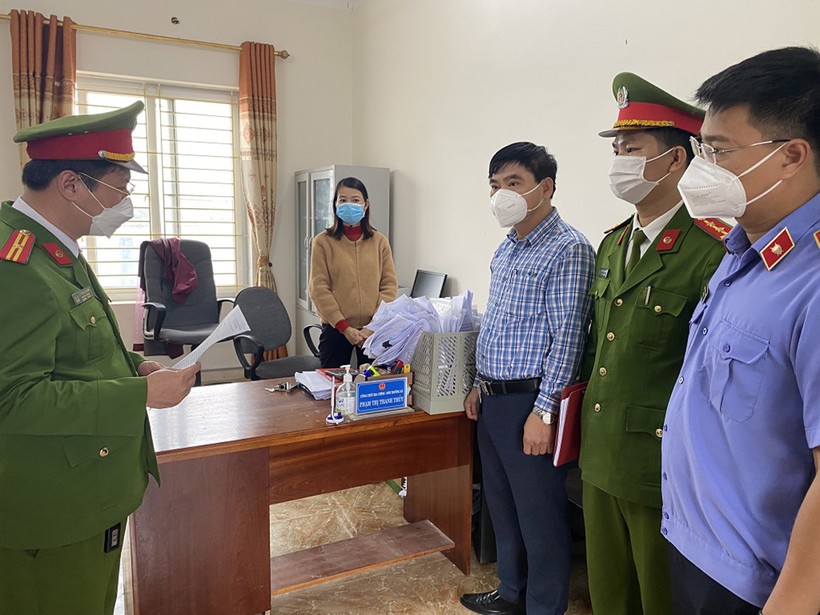 Công an huyện Quỳnh Lưu (Nghệ An) khởi tố 2 cán bộ địa chính xã Quỳnh Lâm và Quỳnh Hồng về tội Lạm dụng chức vụ, quyền hạn chiếm đoạt tài sản.
