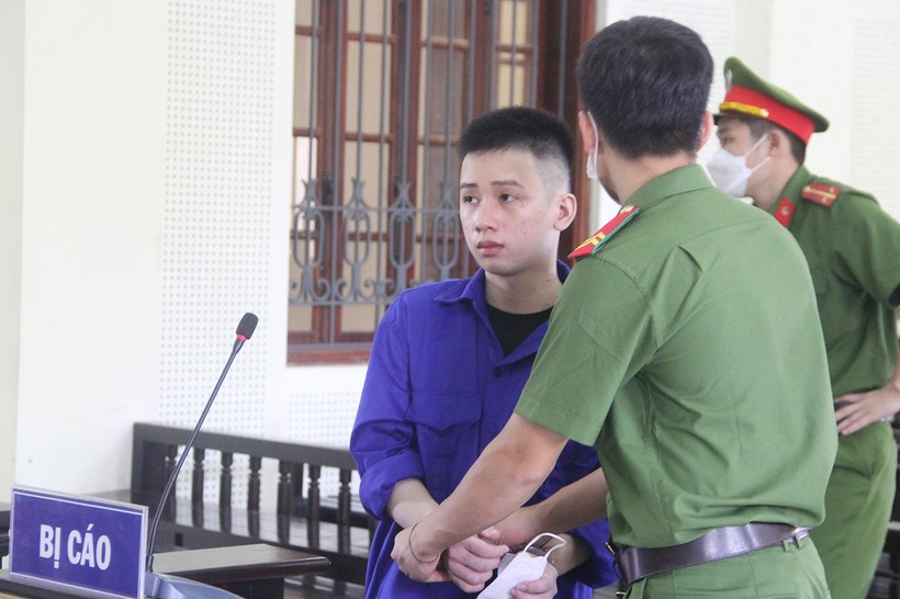 Bị cáo Nguyễn Hải Mạnh Hùng tại phiên tòa.